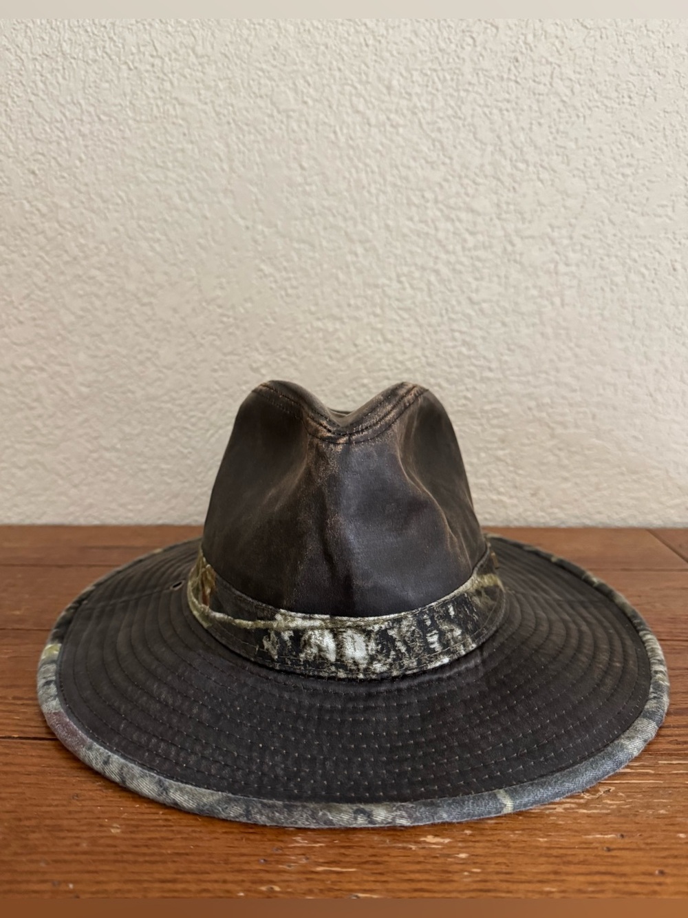 Men’s Sz. Med Red Head Distressed Outback Camo Trim Hat Hunting Fishing Hiking